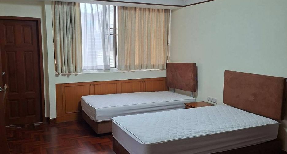 Condo en alquiler de 3 habitaciones en Khlong Toei, Bangkok