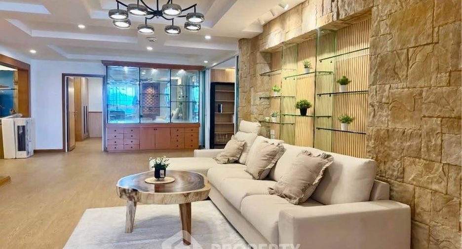 For rent 3 ベッドルーム condo in Khlong Toei, Bangkok