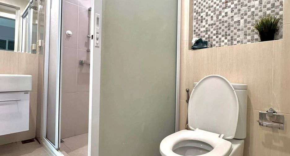 Wohnung zur Miete mit 2 Zimmer in Huai Khwang, Bangkok
