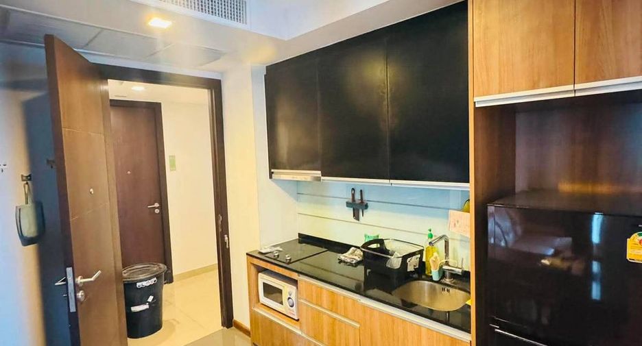 For rent 2 bedrooms condo in Pathum Wan, Bangkok