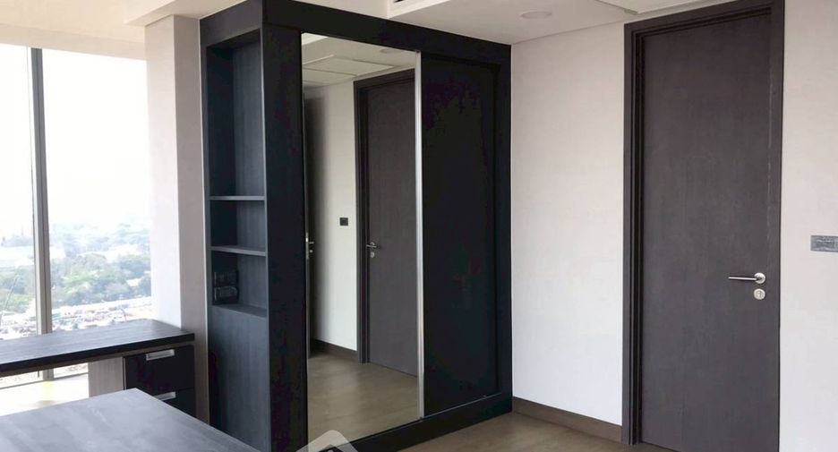 For rent 3 bedrooms condo in Khlong Toei, Bangkok