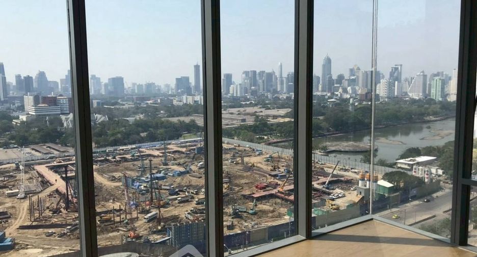 For rent 3 bedrooms condo in Khlong Toei, Bangkok