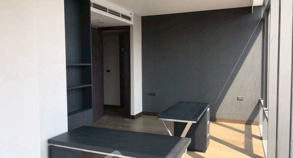 For rent 3 bedrooms condo in Khlong Toei, Bangkok