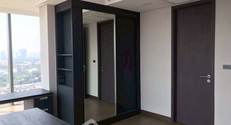 For rent 3 bedrooms condo in Khlong Toei, Bangkok