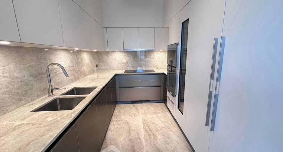 For rent 2 bedrooms condo in Pathum Wan, Bangkok