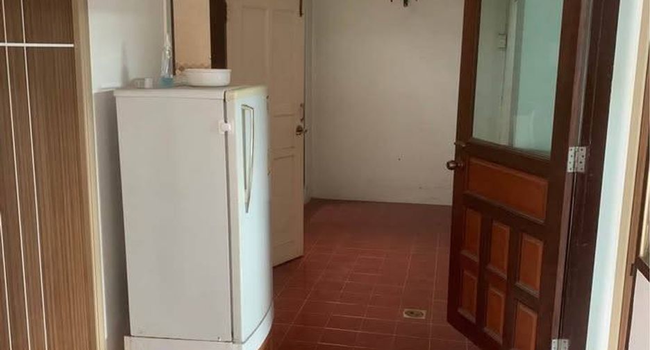 For sale 4 bedrooms house in Phanat Nikhom, Chonburi