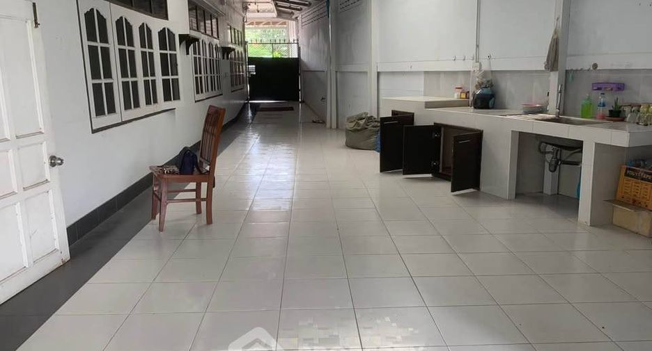For sale 4 bedrooms house in Phanat Nikhom, Chonburi