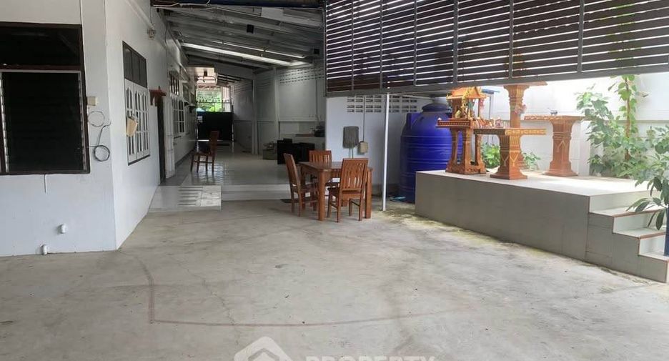 For sale 4 bedrooms house in Phanat Nikhom, Chonburi