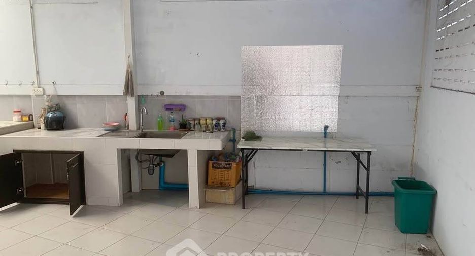 For sale 4 bedrooms house in Phanat Nikhom, Chonburi