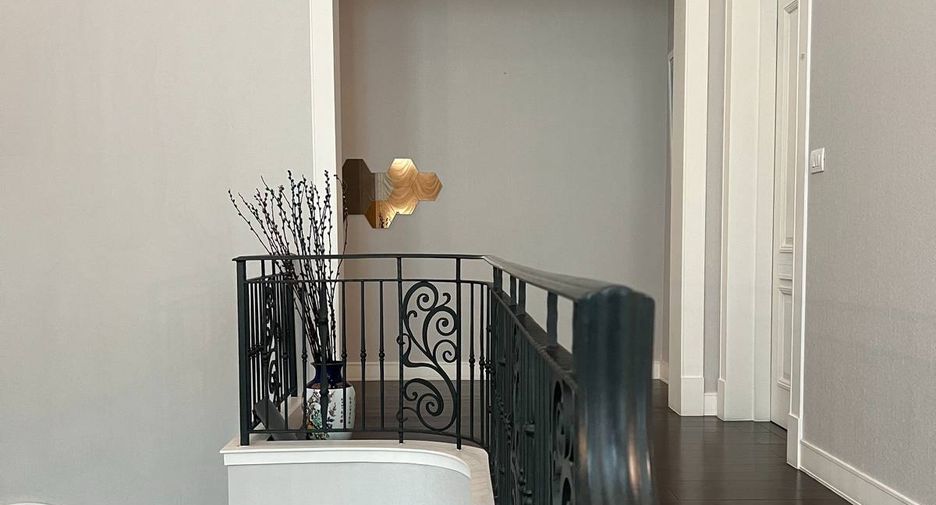 For sale 5 bedrooms house in Taling Chan, Bangkok