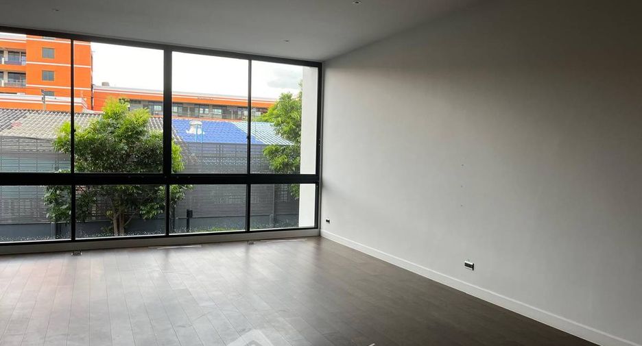 For sale 3 ベッドルーム house in Bang Kapi, Bangkok