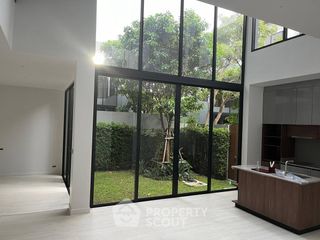 For sale 3 bedrooms house in Bang Kapi, Bangkok