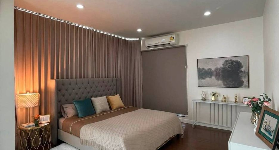 For rent 4 bedrooms house in Bang Kapi, Bangkok