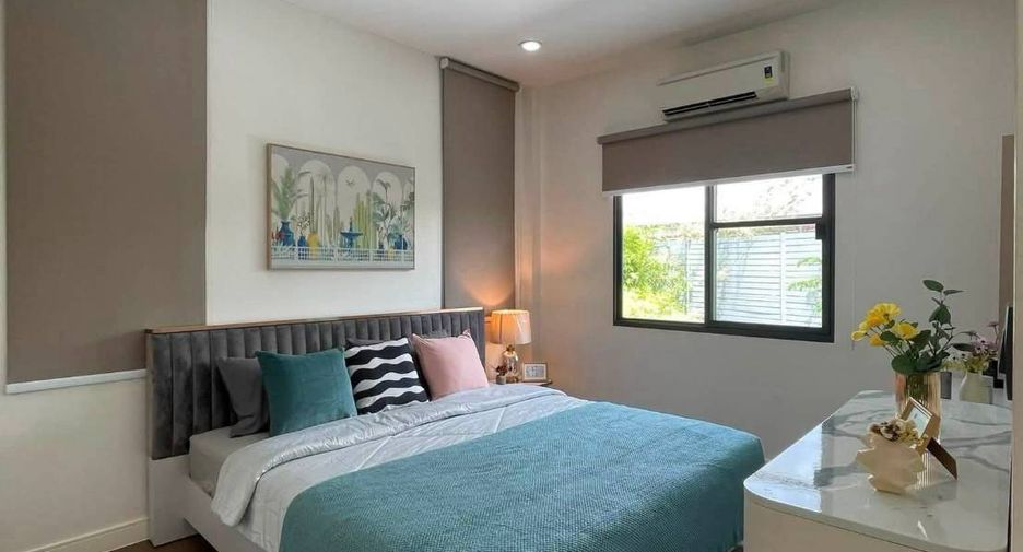For rent 4 bedrooms house in Bang Kapi, Bangkok