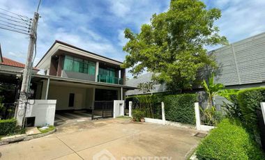 For rent 4 bedrooms house in Bang Kapi, Bangkok