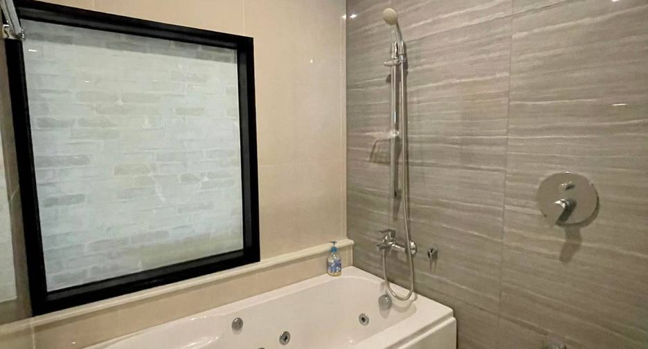 For sale 1 bed condo in Si Racha, Chonburi