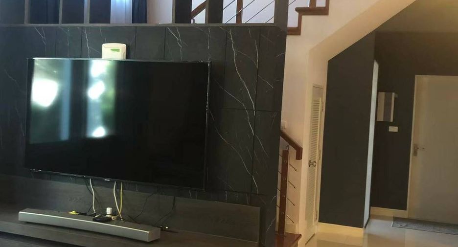For sale 4 bedrooms house in Lat Krabang, Bangkok