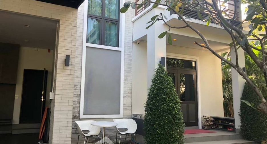 For sale 4 bedrooms house in Lat Krabang, Bangkok