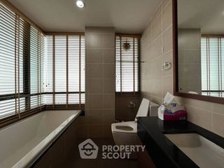 For sale 3 bedrooms condo in Watthana, Bangkok