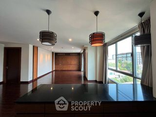 For sale 3 bedrooms condo in Watthana, Bangkok