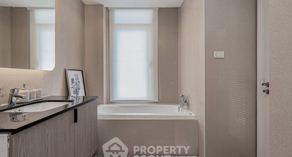 For sale 3 bedrooms condo in Watthana, Bangkok