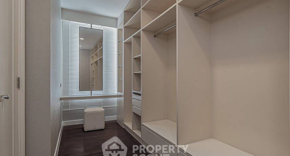 For sale 3 bedrooms condo in Watthana, Bangkok