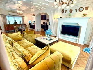 Casa en alquiler de 3 habitaciones en Bang Kapi, Bangkok