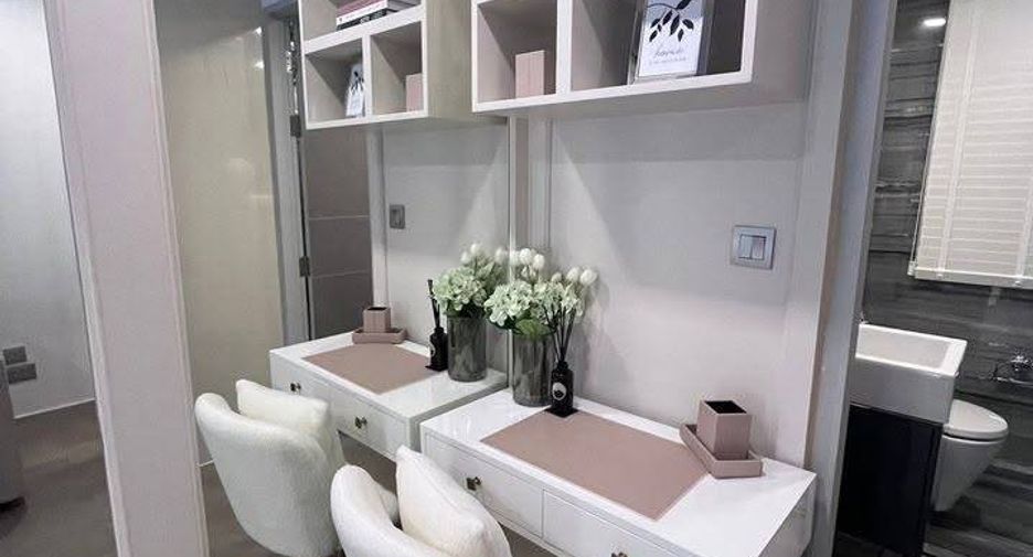 Condo en alquiler de 3 habitaciones en Watthana, Bangkok