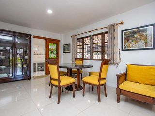 For sale 4 bedrooms house in Mueang Chiang Mai, Chiang Mai