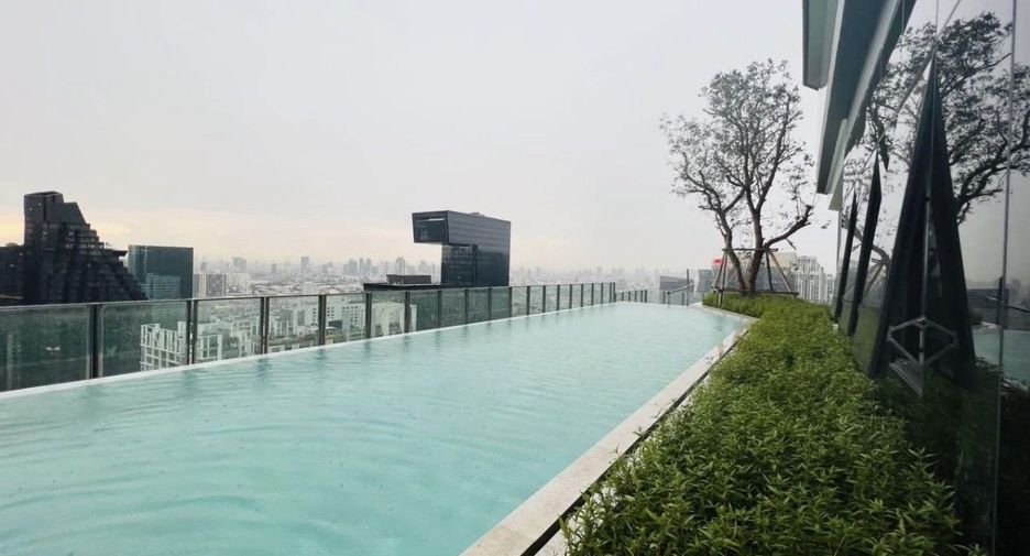 À louer studio condo à Huai Khwang, Bangkok
