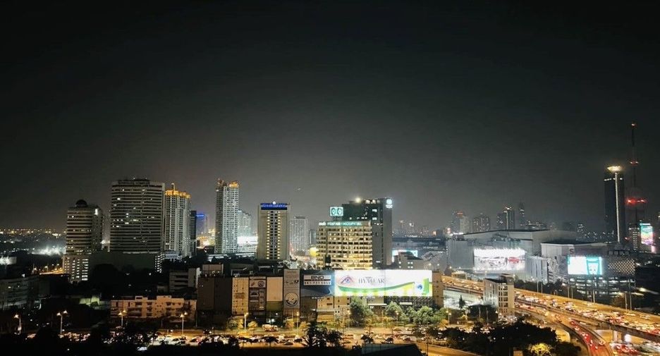 À louer studio condo à Huai Khwang, Bangkok