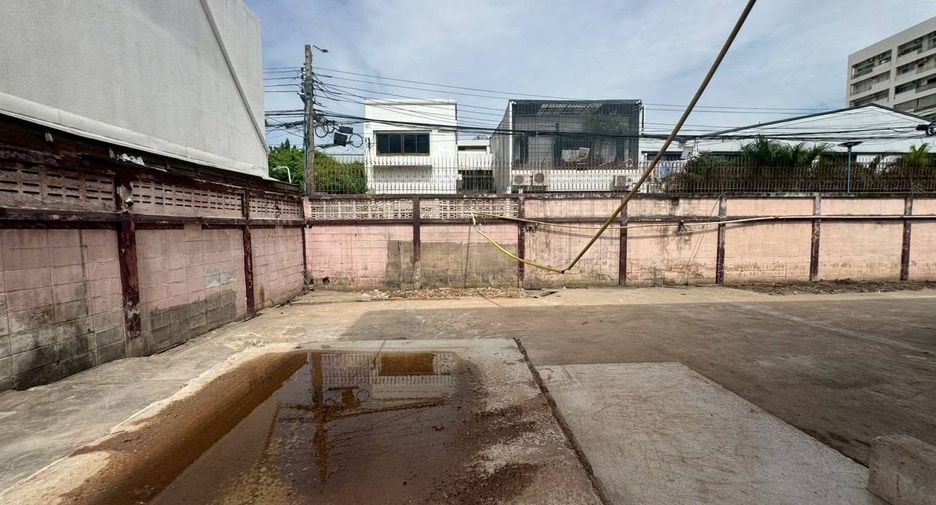 Haus zur Miete mit Studio in Watthana, Bangkok