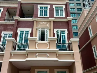 Reihenhaus zur Miete mit 4 Zimmer in Watthana, Bangkok
