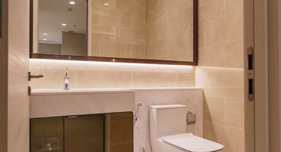 For rent and for sale 2 bedrooms condo in Pathum Wan, Bangkok