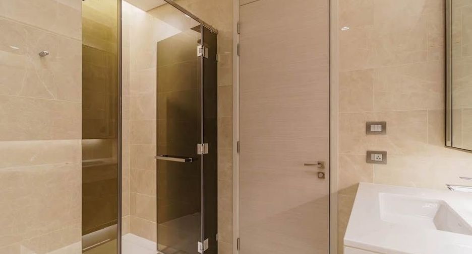 For rent and for sale 2 bedrooms condo in Pathum Wan, Bangkok