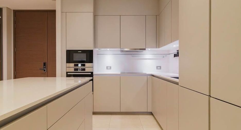 For rent and for sale 2 bedrooms condo in Pathum Wan, Bangkok