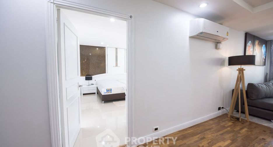 For sale 3 bedrooms condo in Khlong Toei, Bangkok