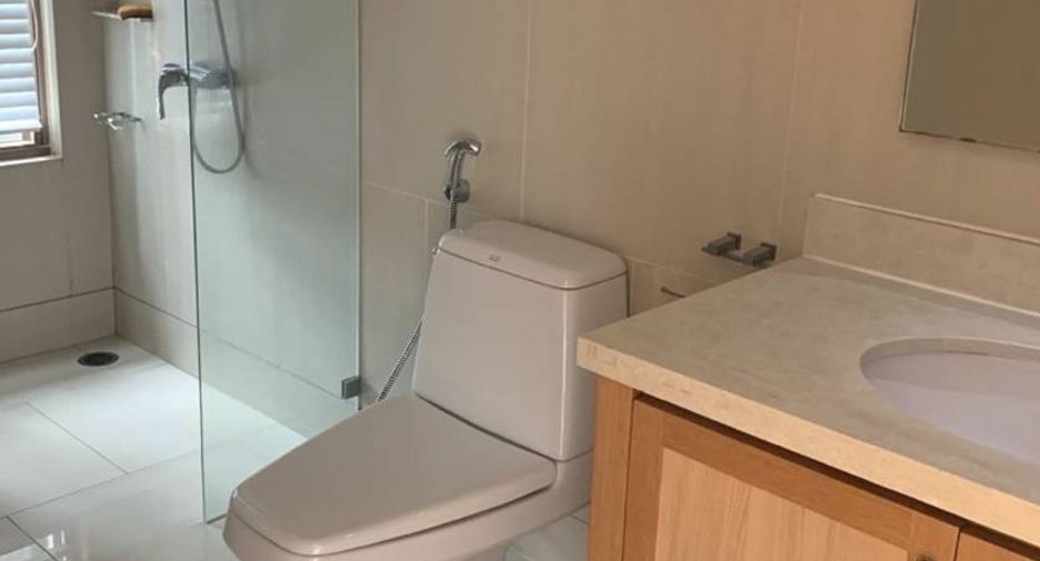 For sale 3 bedrooms condo in Khlong Toei, Bangkok