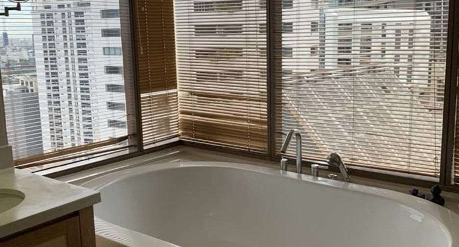 For sale 3 bedrooms condo in Khlong Toei, Bangkok