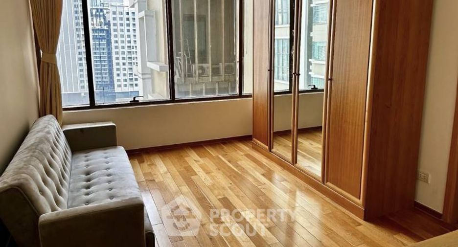 For sale 3 bedrooms condo in Khlong Toei, Bangkok