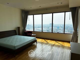 For sale 3 bedrooms condo in Khlong Toei, Bangkok