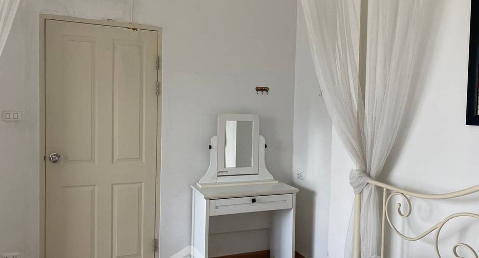 For rent 2 bedrooms condo in Chatuchak, Bangkok