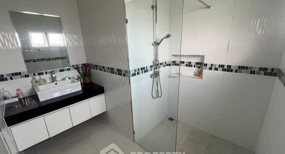 For rent 5 bedrooms villa in Bang Lamung, Chonburi