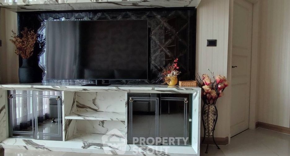 For rent 2 bedrooms condo in Huai Khwang, Bangkok