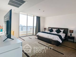For rent 3 bedrooms condo in Sathon, Bangkok