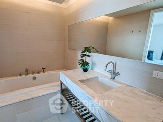 For rent 3 bedrooms condo in Sathon, Bangkok