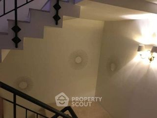 For rent 1 bed condo in Phaya Thai, Bangkok
