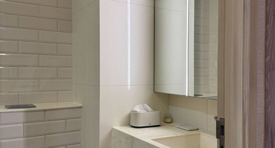For rent 1 bed condo in Khlong Toei, Bangkok