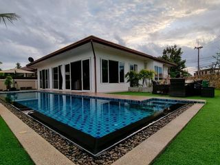 Casa en alquiler de 3 habitaciones en Bang Lamung, Chonburi