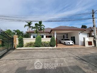 Casa en alquiler de 3 habitaciones en Bang Lamung, Chonburi